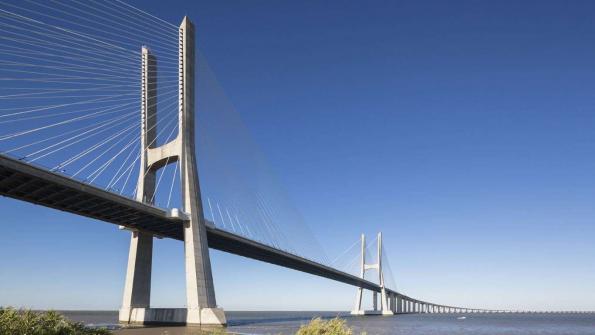 Ponte Vasco da Gama - mit 17 km die längste Brücke in Europa über den Tejo Lissabon